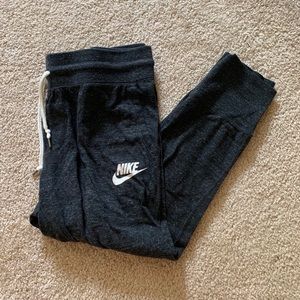 nike joggers size: m
